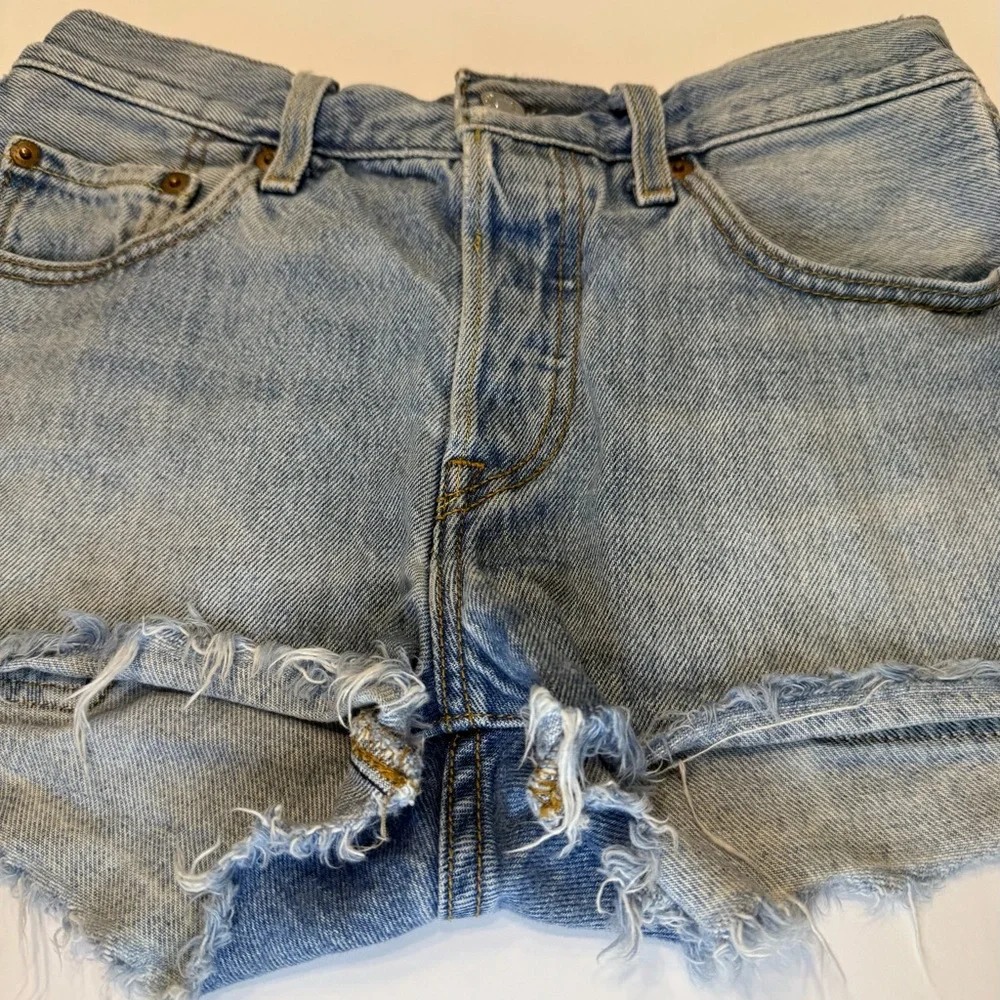 Levi's Jean Shorts Mid Rise 501 Red Tag Distressed Blue Denim Fringe Women 25 - Picture 2 of 16